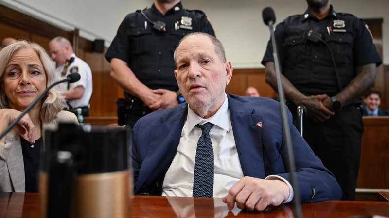 Après 8 ans de rebondissements judiciaires, Harvey Weinstein, reconnu coupable d'agression sexuelle à New York, va connaître sa peine