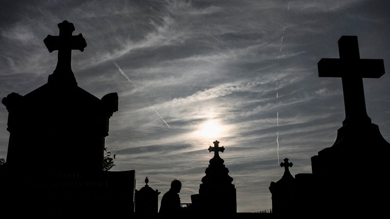 Des tombes dans un cimetière (illustration)