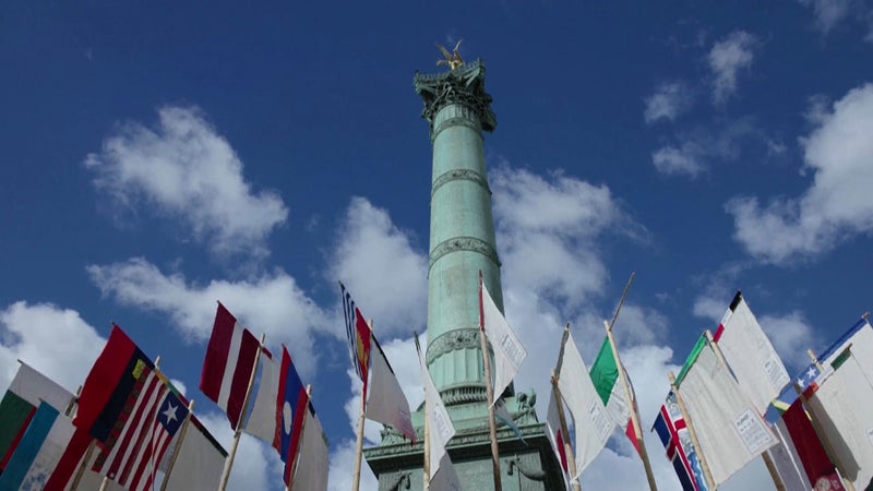 Un drapeau israélien retiré d'une installation à Paris après un acte de vandalisme, colère de l'ambassade
