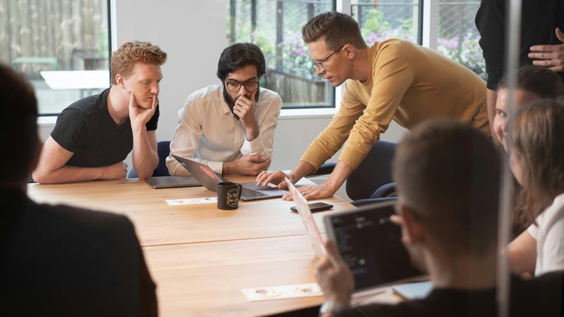 Les micro-entrepreneurs et les entreprises individuelles classiques boostent les créations d'entreprises: elles ont finalement progressé en juillet puis fortement accéléré en août
