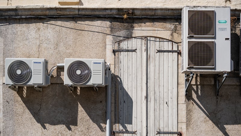 Fortes chaleurs: peut-on installer une climatisation dans son appartement quand on est locataire?