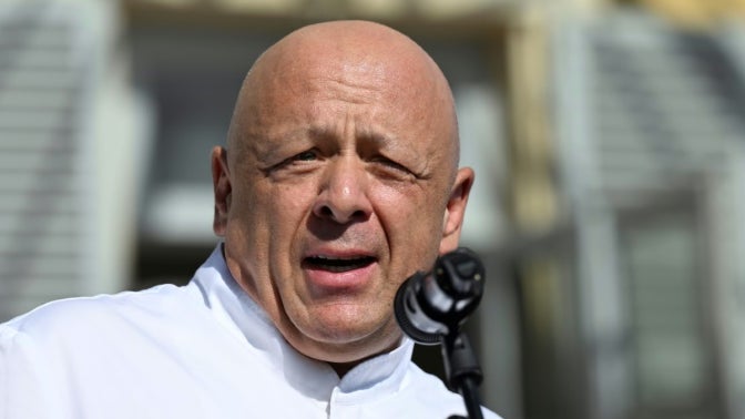 Alors que "25 restaurants ferment chaque jour en France", le patron de l'UMIH Thierry Marx estime qu'une augmentation de la TVA serait "une ligne rouge"