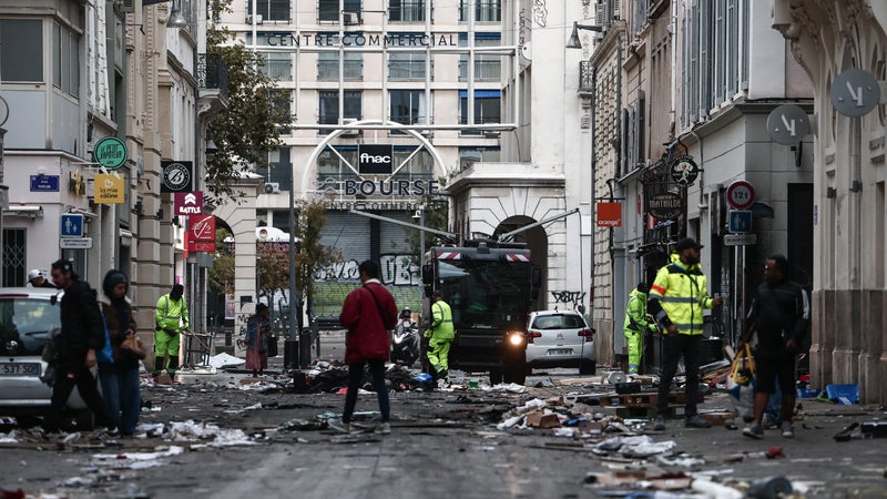 "Nous sommes la honte de l'Europe": les maires de Marseille et de Lyon dénoncent la gestion du maintien de l'ordre après les violences du 17 octobre