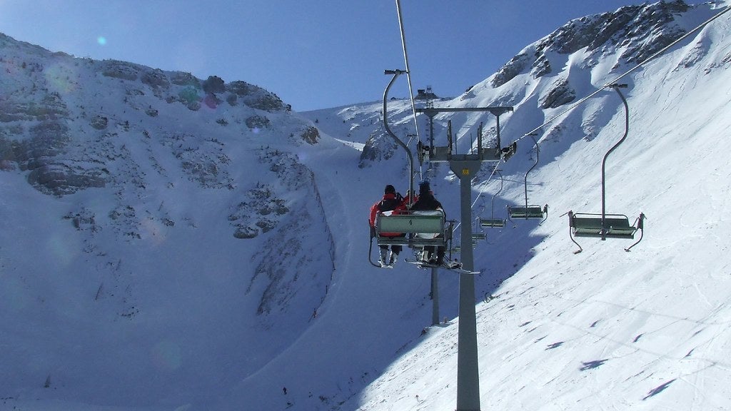 Apr&egrave;s d'importantes chutes de neige, une station de ski autrichienne rouvre en plein mois de mai