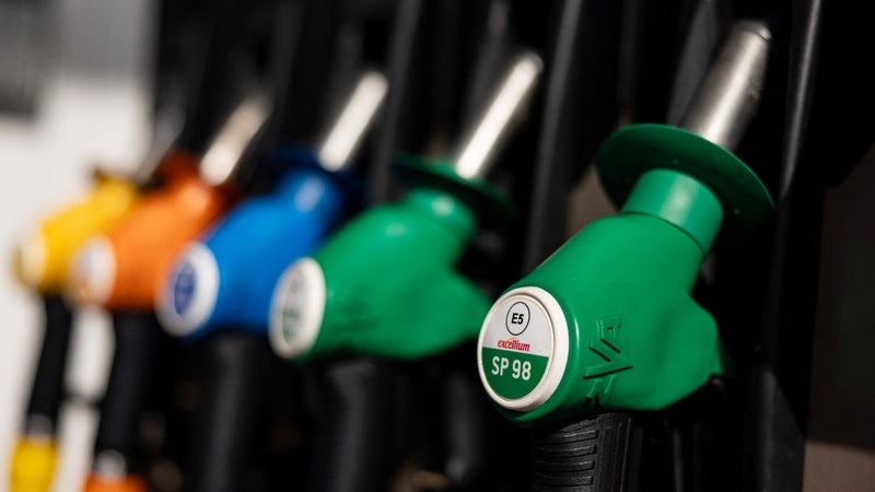 Carburants: l'aide aux grands rouleurs prolongée et élargie, 5,5 millions de Français seront éligibles