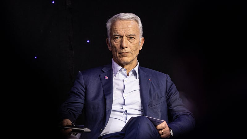 "On atteint notre seuil de douleur": à l'approche du budget 2027, le président du Medef demande de ne pas faire "supporter la charge" aux entreprises françaises qui "sont déjà les plus taxées au monde"