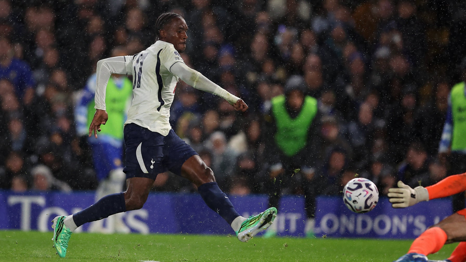 Tottenham beats Chelsea 2-0 away to climb to 12th place
