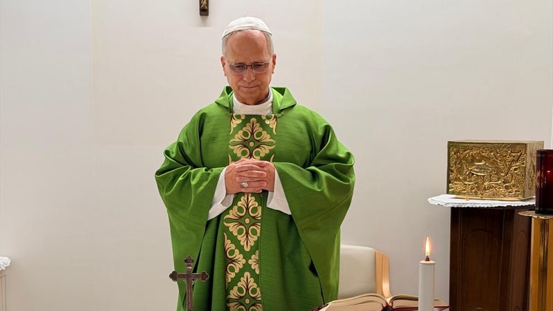 "Le Saint-Père a été jugé apte": le pape Léon XIV autorisé à quitter l'hôpital après son opération
