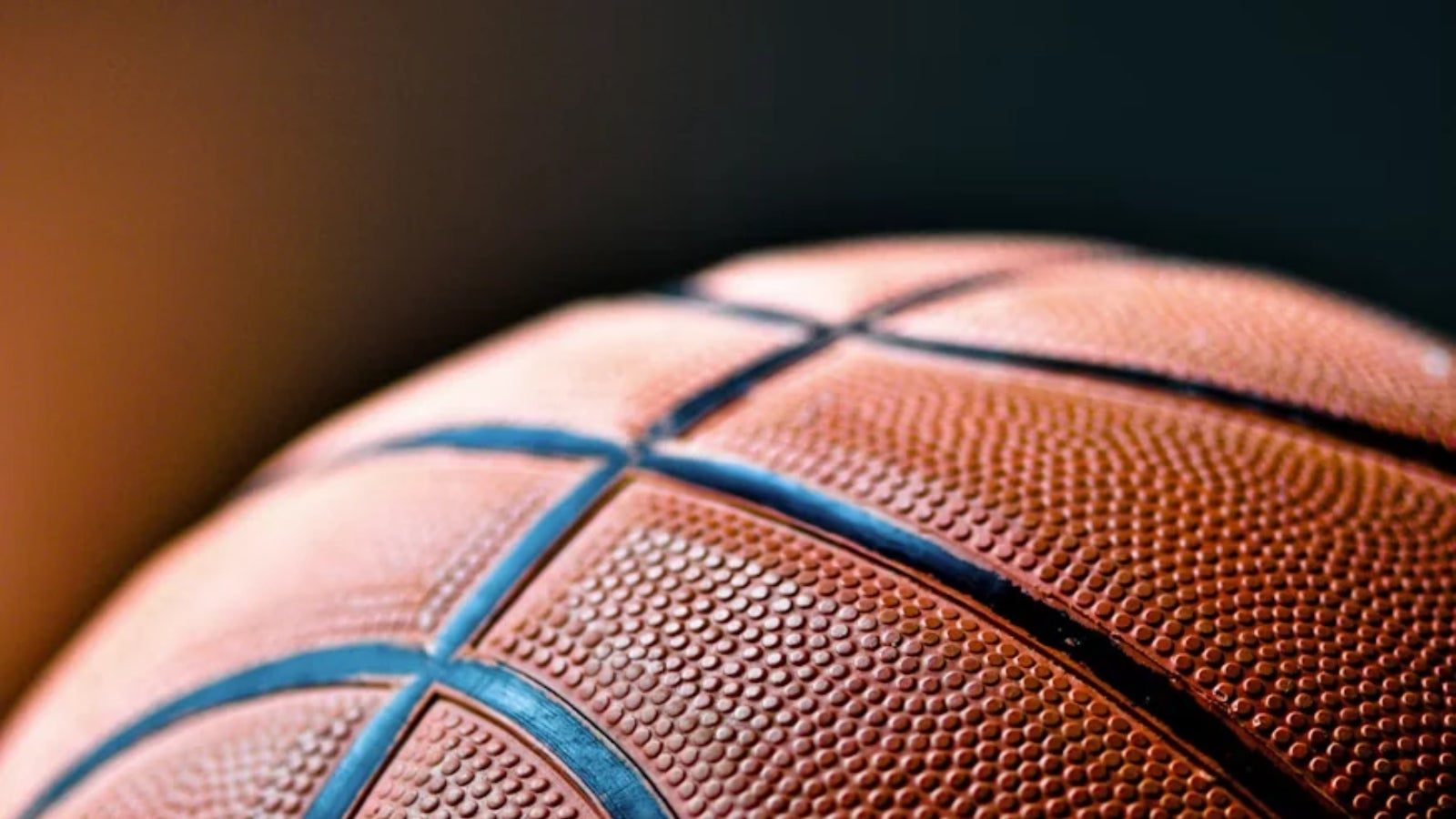 https://io-fsly-bfmtv.cdn.nextradiotv.com/UzY1Y93ig09p0QsrKkvyE3kyxFM=/0x0:1600x900/images/Jazz-Spurs-a-quelle-heure-et-sur-quelle-chaine-TV-regarder-le-match-NBA-de-Wembanyama-en-direct-2373104.jpg