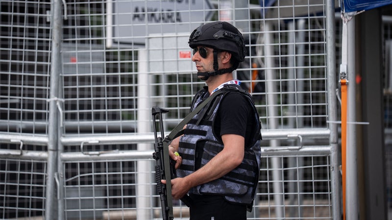 La police turque prend le contrôle du siège de la principale chaîne de télévision d'opposition du pays