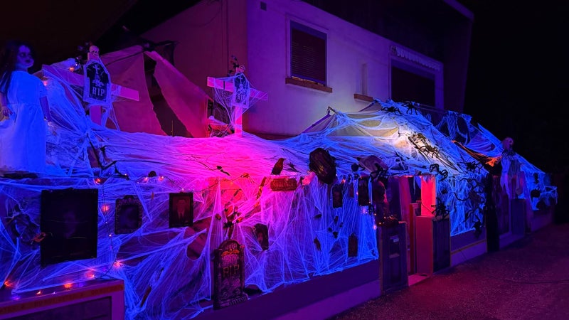 Aube: pour Halloween, ce couple de Romilly-sur-Seine, a décoré sa maison de manière spectaculaire