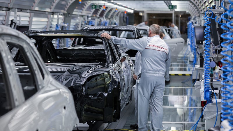"Des investissements supplémentaires seraient nécessaires": Porsche "ne prévoit pas de transférer sa production" sur l'usine Audi qui pourrait voir le jour aux États-Unis