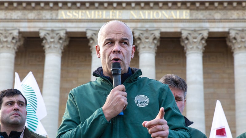 La FNSEA assure que les mesures du gouvernement sont "très loin des attentes formulées" après un "été meurtrier" pour l'agriculture française: Sébastien Lecornu a donné rendez-vous mi-octobre aux agriculteurs pour faire un bilan des aides annoncées