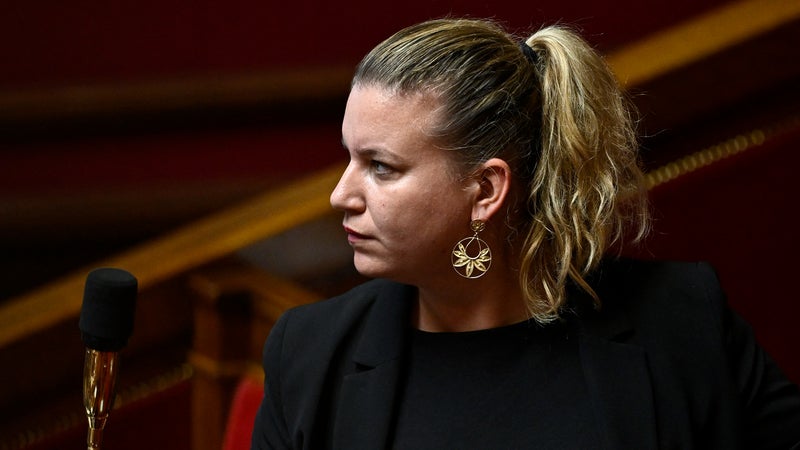 "Nous ne parlons jamais de Raphaël Glucksmann": Mathilde Panot répond au candidat PS-Place publique et lui conseille "d'arrêter de parler de LFI"
