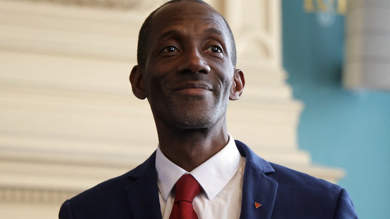 "Le Premier ministre a une attitude irresponsable, qu'il vienne ici": en soutien au blocus des lycées, le maire de Saint-Denis Bally Bagayoko interpelle Sébastien Lecornu