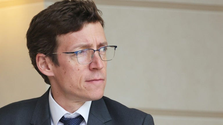 Blocage des lycées: des personnels ont-ils été "aspergés d'essence", comme l'affirme le ministre de l'Éducation nationale?