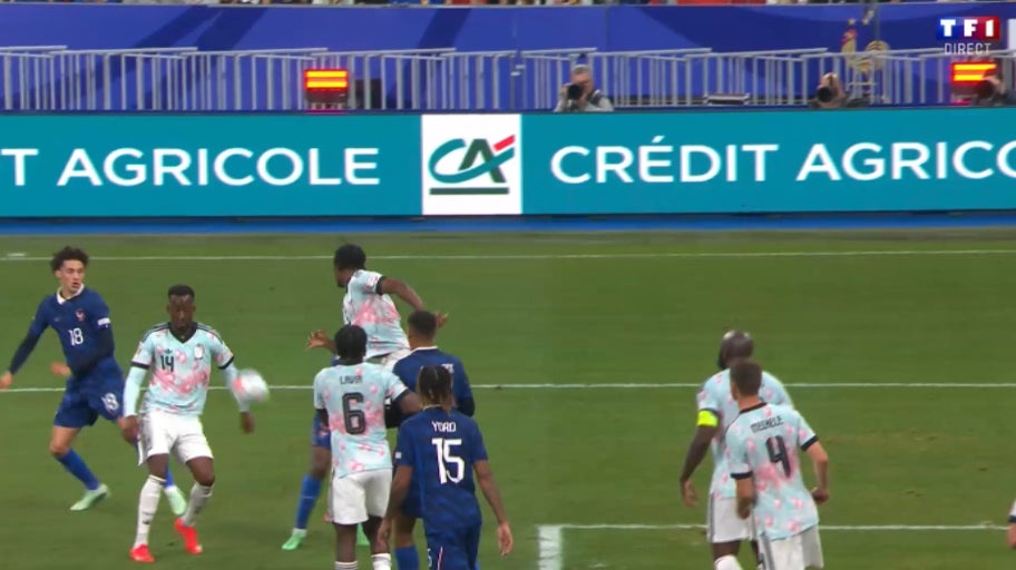 France-Belgique: un penalty oublié pour les Bleus? Grosse situation litigieuse sur une main belge dans la surface - le 05/10/2026