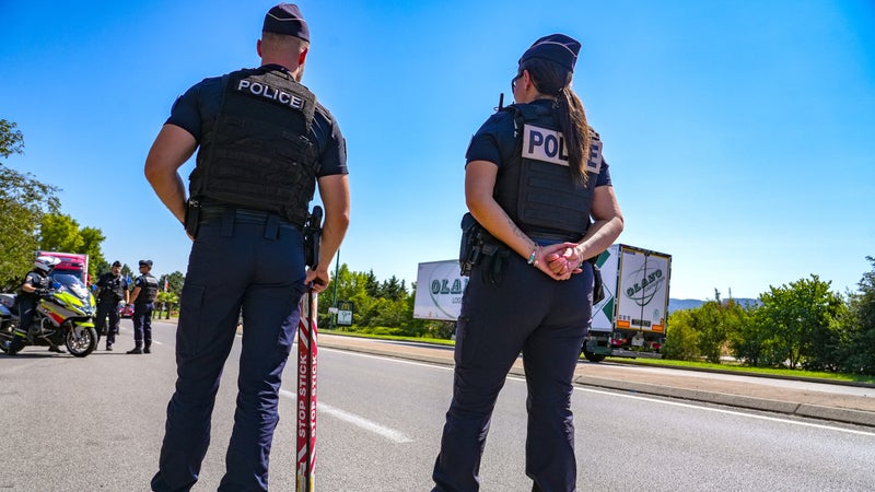 "On parle de permis de tuer": pourquoi 101 villes accueillent des manifestations contre la loi de présomption de légitime défense pour la police