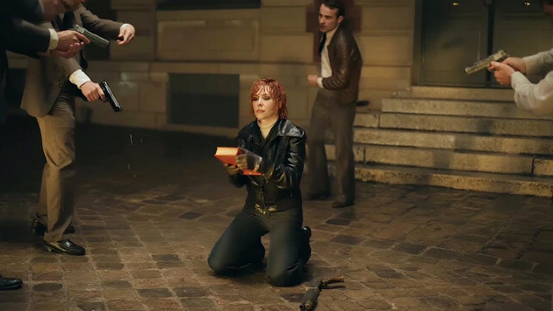 "Chokbar", "askip", "seum"... Mylène Farmer s'attaque au vocabulaire des jeunes et à la disparition "des mots"