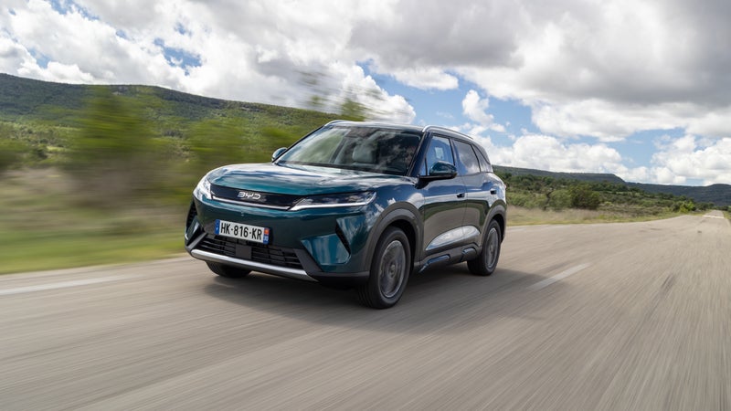 25% des hybrides vendus en Europe sont désormais chinois: l’Europe voulait freiner l'invasion des véhicules électriques "made in China", leurs hybrides battent maintenant des records
