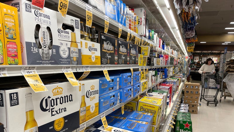 Trop de laxisme dans la vente d'alcool aux mineurs? "Je n'ai pas de problème à demander une pièce d'identité"