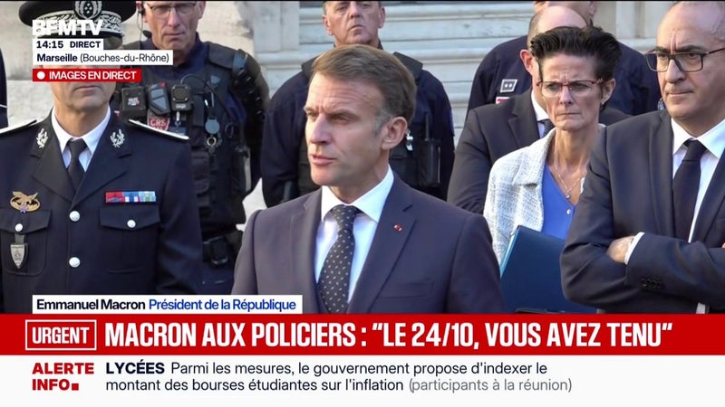 "Ce n'est pas normal qu'à six mois d'une élection présidentielle, notre pays soit dans cet état d'ébullition", affirme Emmanuel Macron