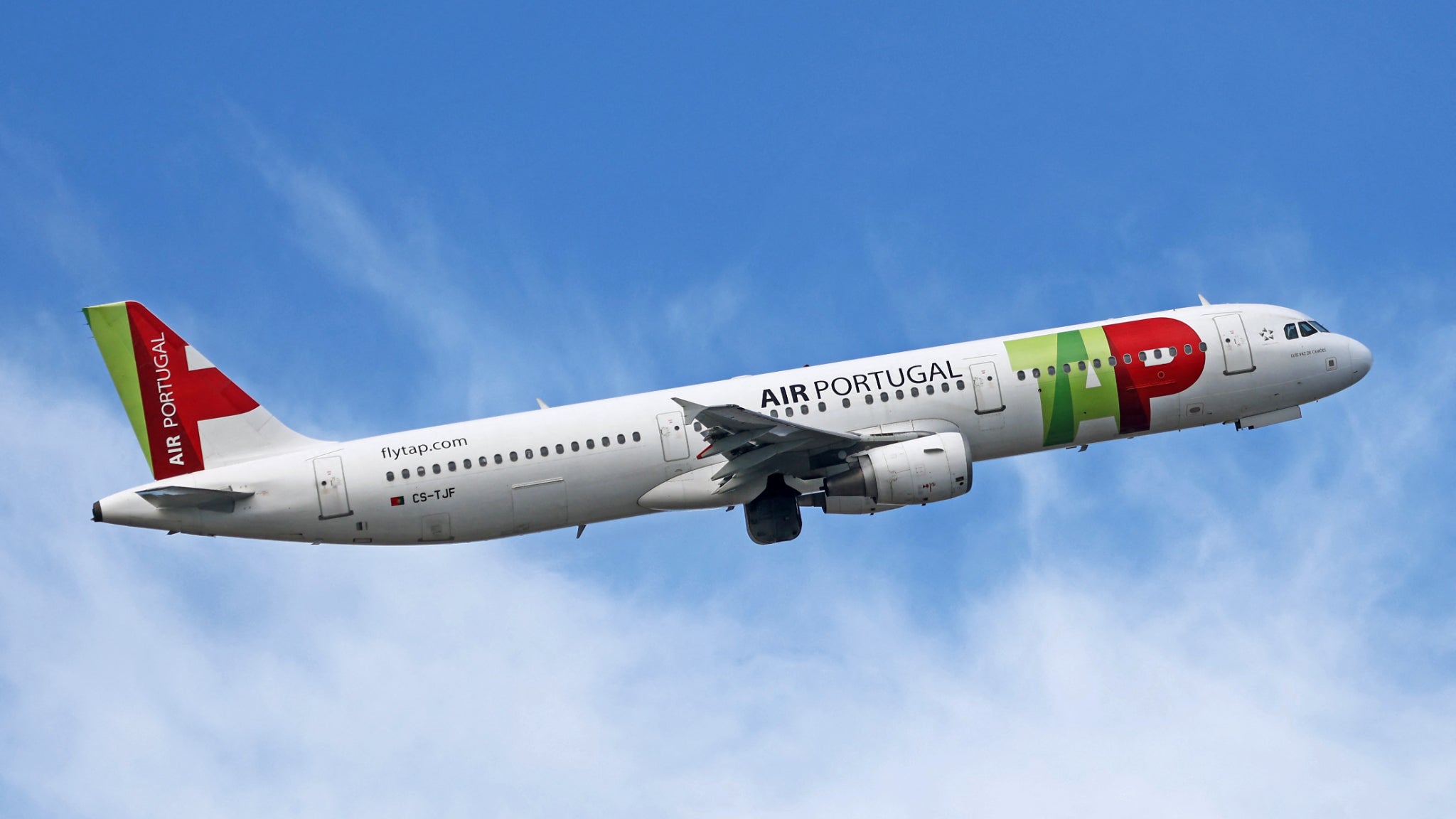 Air France-KLM écartée par Lisbonne: le gouvernement portugais choisit sa rivale allemande Lufthansa pour acquérir 44,9% du capital de TAP Air Portugal