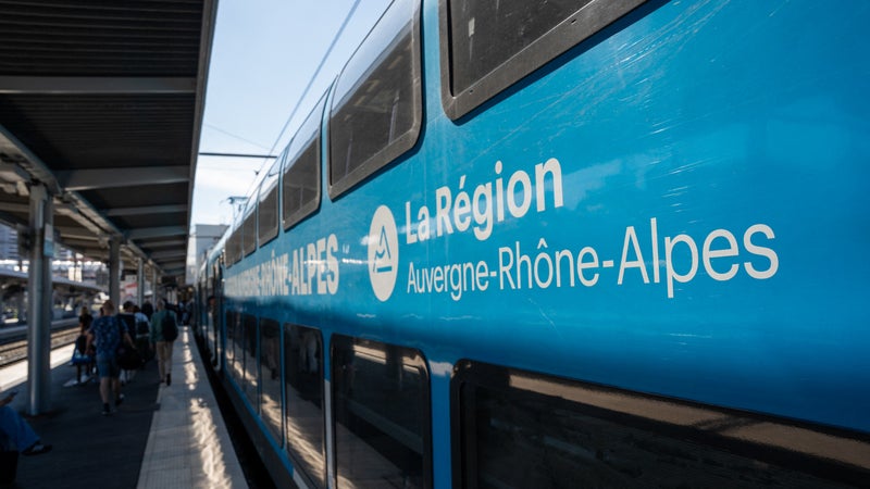 "Une ligne malade": la SNCF annonce un plan de 110 millions d’euros pour améliorer le TER Grenoble-Lyon