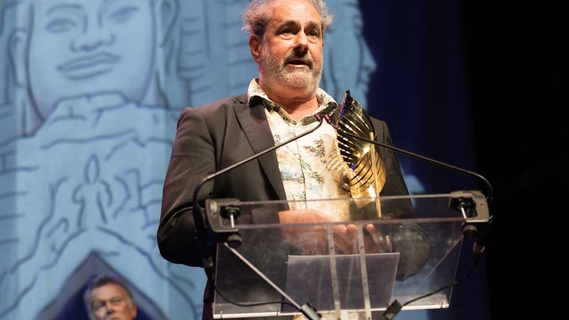 Gustave Kervern récompensé au festival francophone d'Angoulême avec son nouveau film "Voilà c'est fini"
