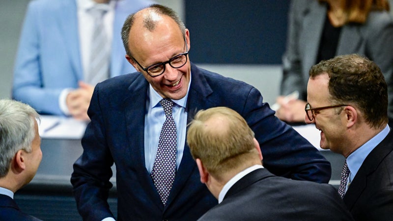 Friedrich Merz annonce 230 milliards d'euros de promesses d'investissement en Allemagne après le premier sommet "Invest in Germany" (le record de Choose France est à 93 milliards d'euros)