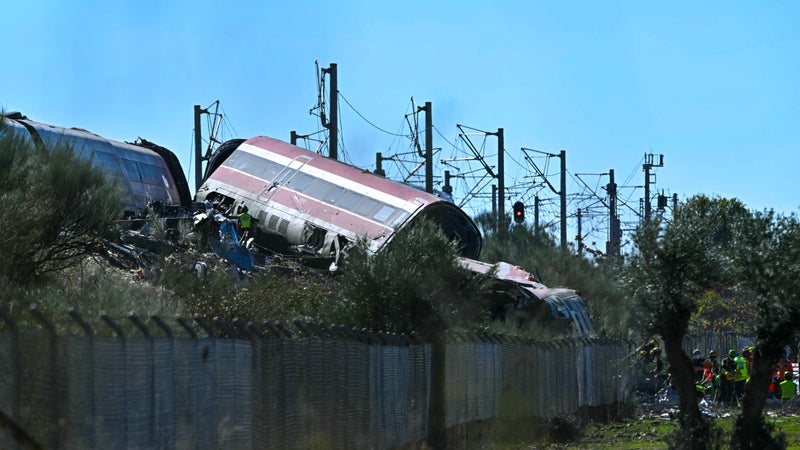 Collision mortelle de trains en Espagne: le monde du sport espagnol rend hommage aux morts du tragique accident de TGV à Tolède