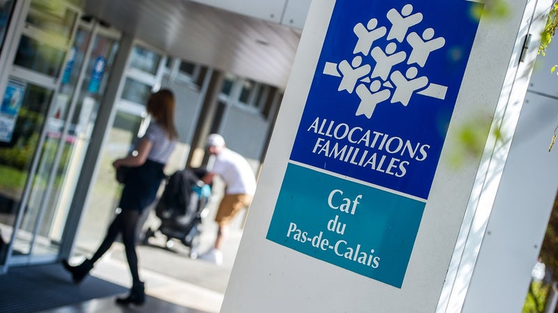 Ateliers inutiles, travail gratuit, pressions... Des associations demandent une suspension immédiate de la loi qui oblige les allocataires du RSA à effectuer 15h d'activité par semaine