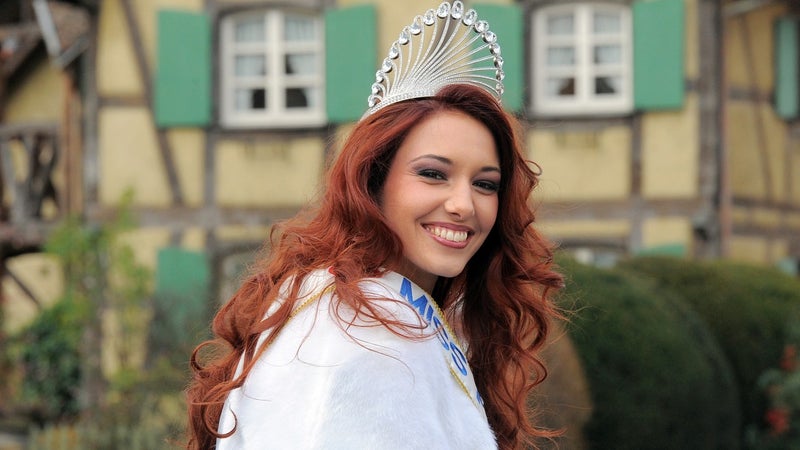 L'ex-Miss France Delphine Wespiser veut porter plainte pour diffusion de fausses informations générées par l'IA