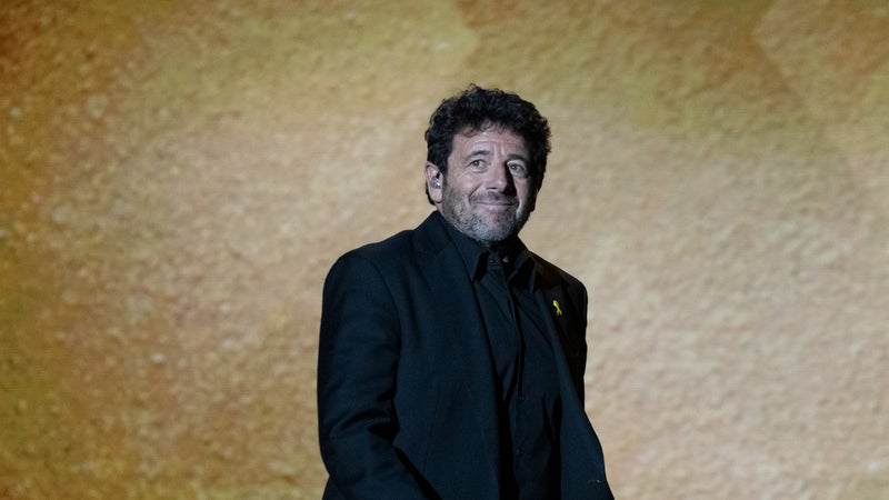 “On ne peut plus séparer l’homme de l'artiste”: faut-il boycotter les chansons et films de Patrick Bruel?