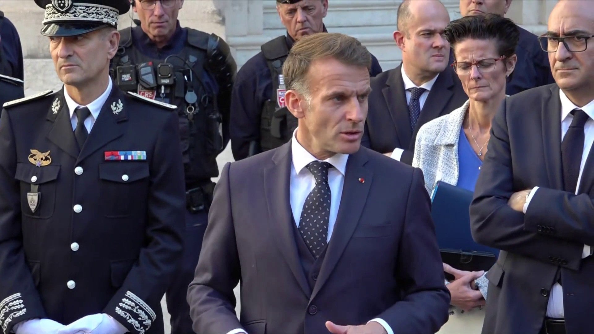 Violences du 17 octobre : Macron accuse les réseaux sociaux et élude les défaillances de l'État