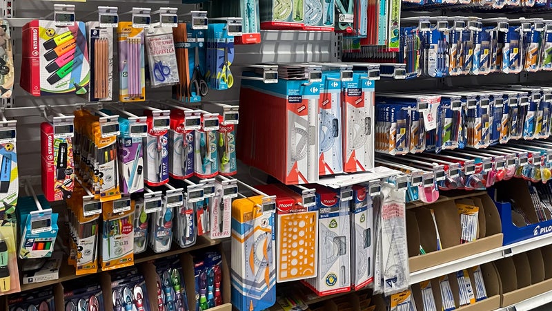 Malgré une baisse des prix de 0,6% en moyenne cette année, les achats de fournitures scolaires diminuent