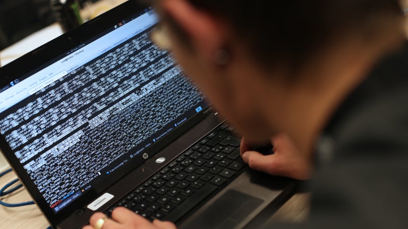 Un gendarme a été pris la main dans le sac alors qu'il faisait des propositions sexuelles destinées à une adolescente de 14 ans. (Photo d'illustration)