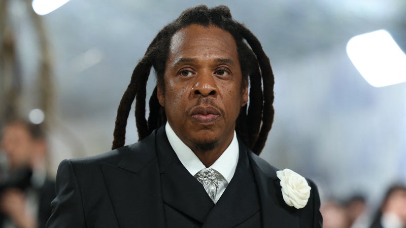 "Je ne l'ai jamais rencontré": la femme ayant accusé Jay-Z de viol dit avoir menti