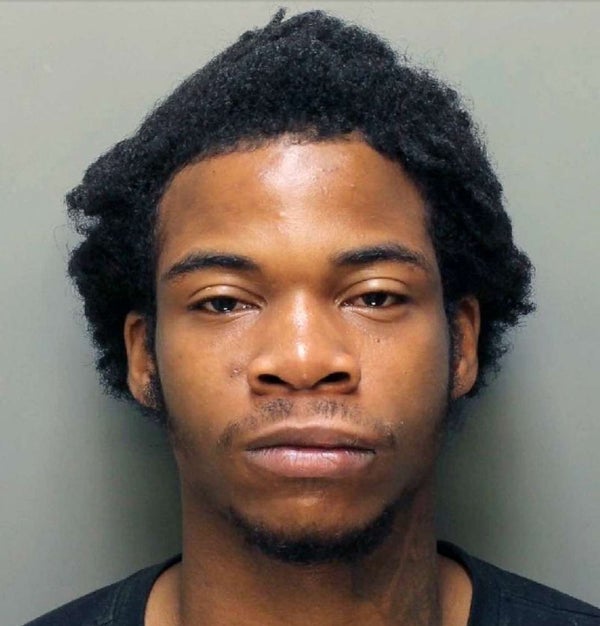 Robert Davis est recherché par la police de Philadelphie pour le meurtre de Josh Kruger