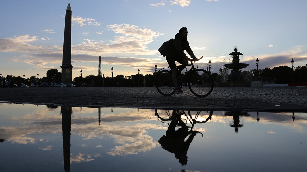 C'est une recette miracle contre l'absentéisme: aller au travail à vélo fait baisser les arrêts maladie de 10% dans les entreprises et chaque kilomètre pédalé fait gagner 1 euro de coût social