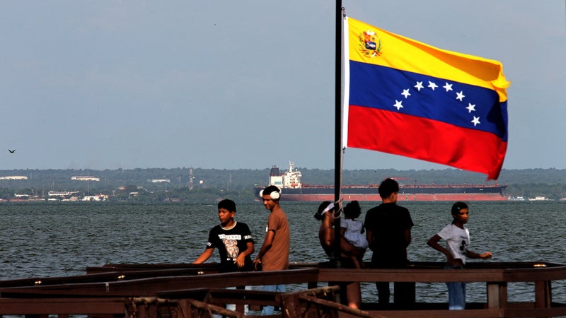 La compagnie est au Venezuela depuis plus d'un siècle: le groupe américain Chevron obtient des nouveaux gisements et va investir 7 milliards de dollars porter sa production à 600.000 barils par jour