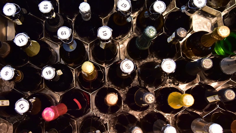 "Deux camions ne peuvent pas disparaître comme ça": 30.000 bouteilles de vin prestigieux dérobées dans un célèbre domaine viticole italien pour un butin de 5 millions d'euros
