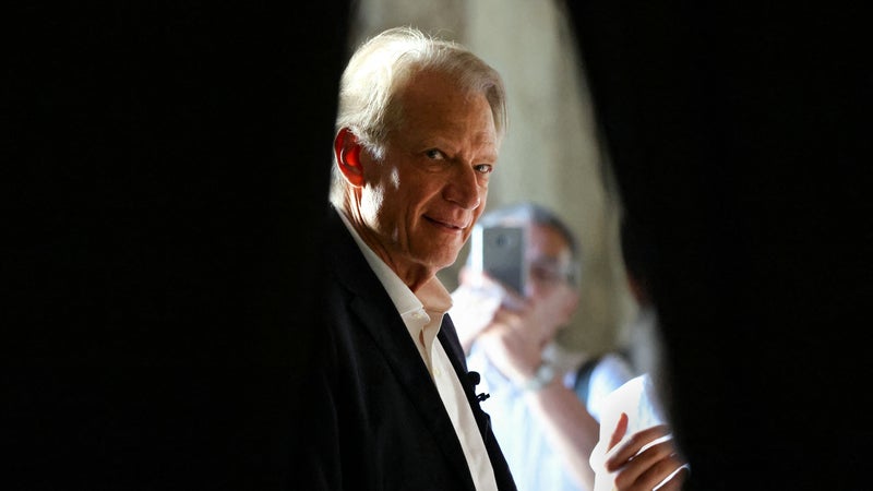 "Patience": pourquoi Dominique de Villepin attend toujours avant d’entrer officiellement en campagne?