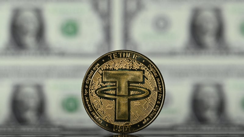 Les travailleurs économisent 86% de frais en utilisant un stablecoin pour transférer de l'argent à leur famille (au lieu de passer par une banque américaine)