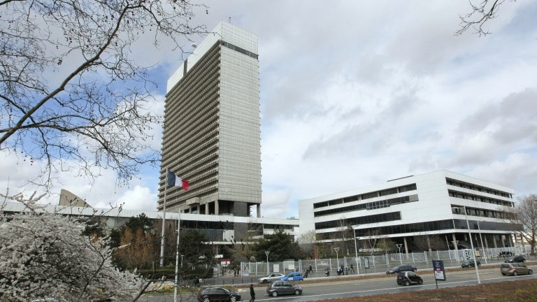 "Fabrique à sans-papiers", "délais anormaux": la préfecture des Hauts-de-Seine accusée de favoriser les ruptures de droit