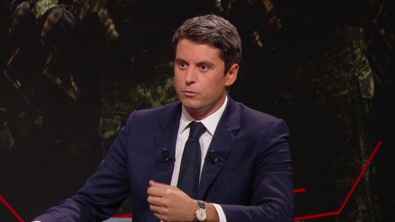 "Pas possible, ni souhaitable": Gabriel Attal pas favorable à une baisse des taxes sur le carburant