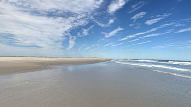 Un torse et des jambes ont été retrouvés sur la plage de Breezy Point à New York (Etats-Unis).