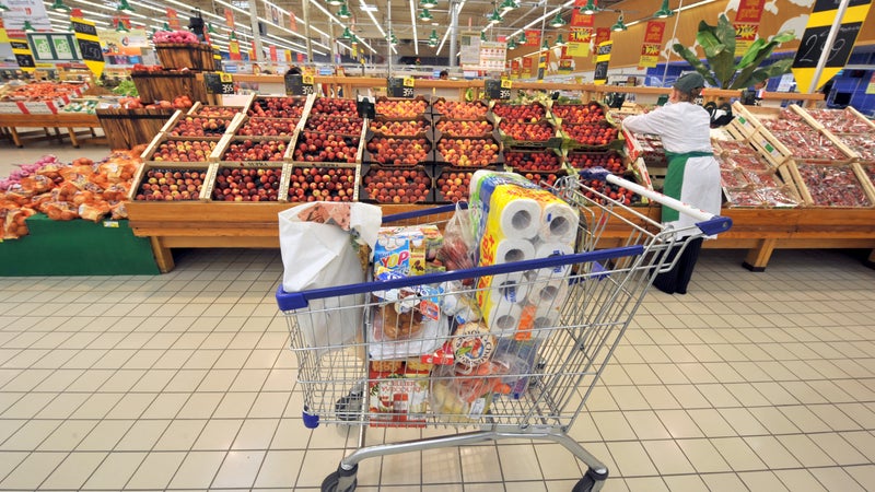 Formule "plat unique" au restaurant, 22% des Français qui se disent en difficulté financière... La baisse du pouvoir d'achat des ménages risque de peser sur l'économie à l'approche de la présidentielle