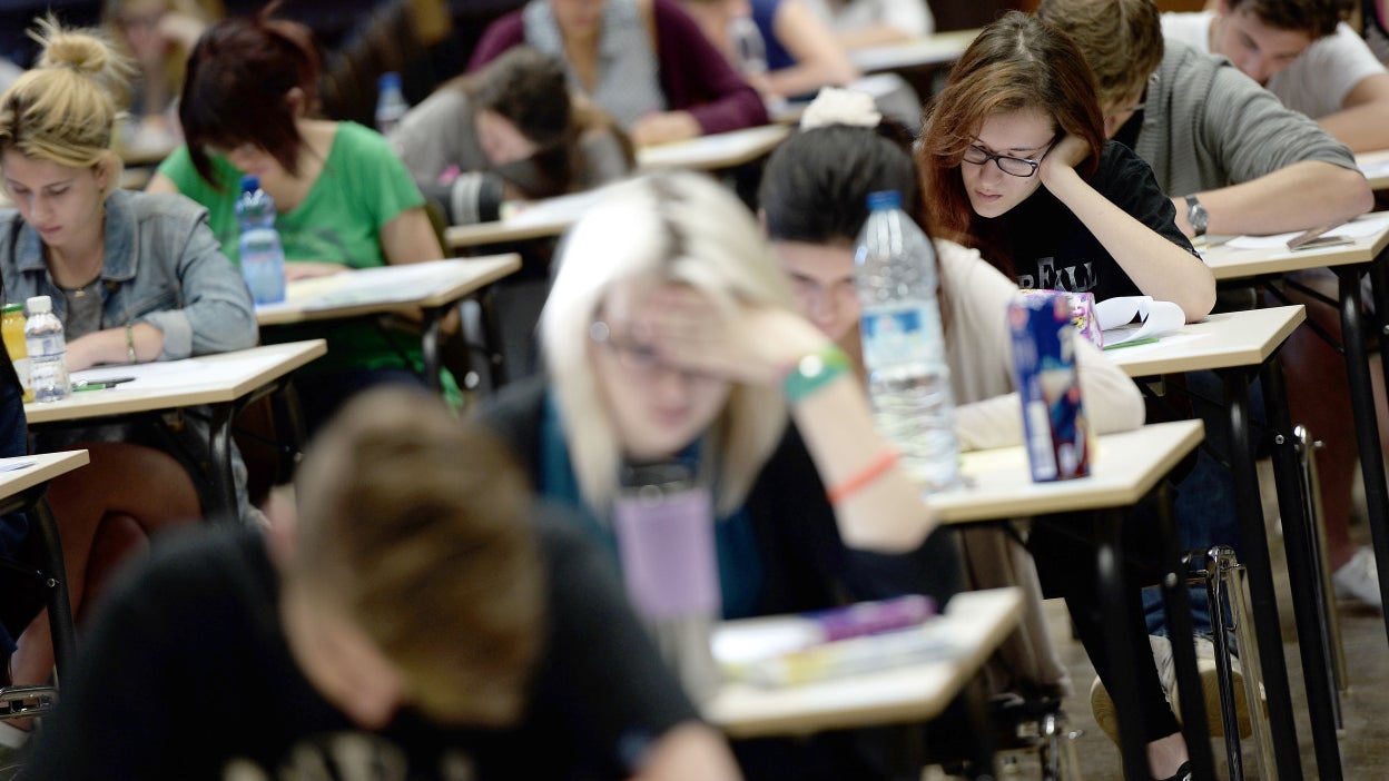 Le niveau des &eacute;l&egrave;ves fran&ccedil;ais stagne, dans la moyenne de ceux de l'OCDE