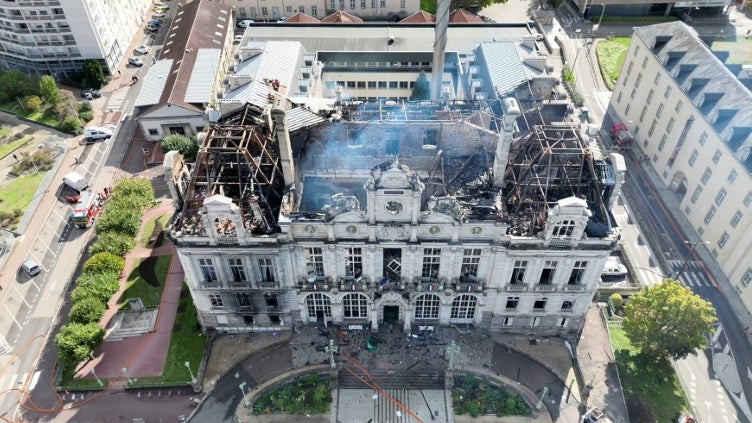 Incendie de la mairie de Limoges: un deuxième suspect arrêté et placé en garde à vue